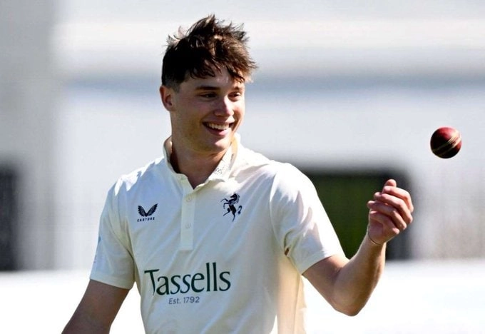 Corey Flintoff Signs Two-Year Rookie Deal with Kent