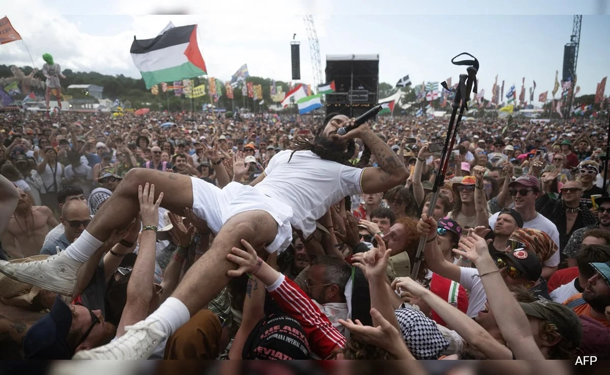 US Revokes Visas for Glastonbury Band Over Anti-Israel Chant