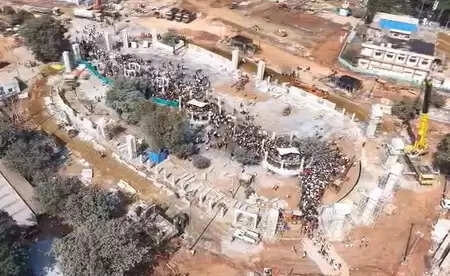 मुलुगु: मेदाराम मंदिर में भक्तों की भीड़, 200 पुलिस तैनात