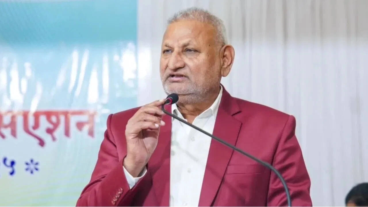 Political Tensions Rise in Maharashtra Over Arrest Warrant for Minister