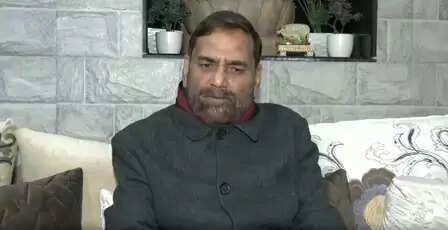 दिग्विजय ने राहुल को मोदी-आडवाणी के उदाहरण से दिखाया आईना