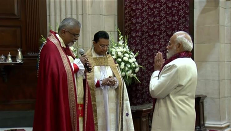 PM Modi Attends Christmas Prayers, Promotes Peace and Harmony