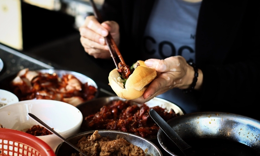 Reasons Behind Repeated Banh Mi Food Poisoning in Vietnam