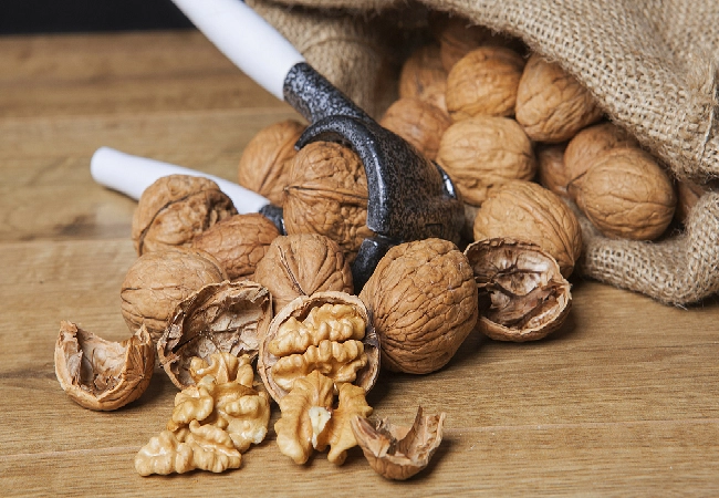 7 People Who Should Avoid Walnuts for Health Reasons