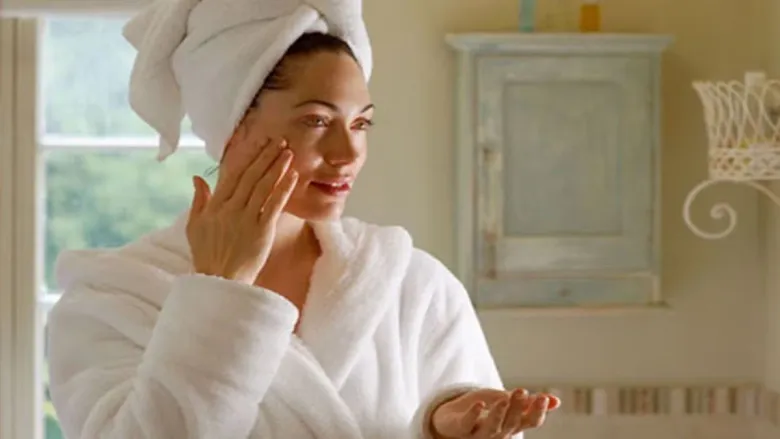 Pregnancy Beauty Guide: Skincare and Makeup Dos and Don’ts