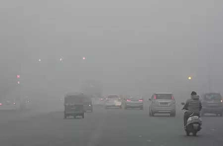 Delhi Faces Double Attack of Cold and Fog, AQI at ‘Severe’ Level