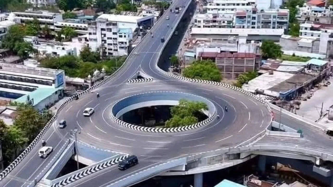 Straight Road, But Sign Says ‘Turn Right’ on MP’s Longest Flyover!