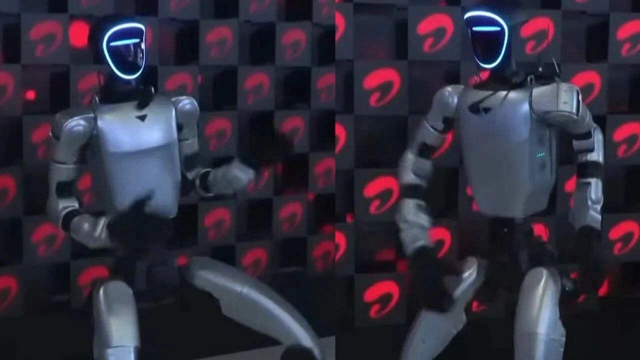 Robot Showcases Desi Style at AI Summit 2026 - Watch Video