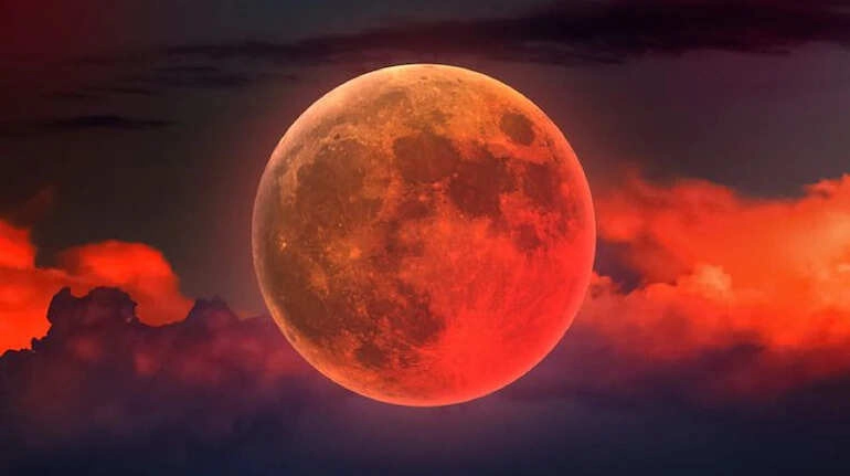 First Lunar Eclipse of the Year on Holi: Live Timing Across India
