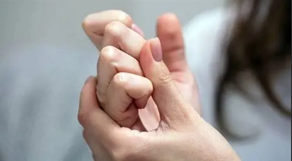 Cracking Your Fingers: Soothing Sound, Serious Risks Ahead!