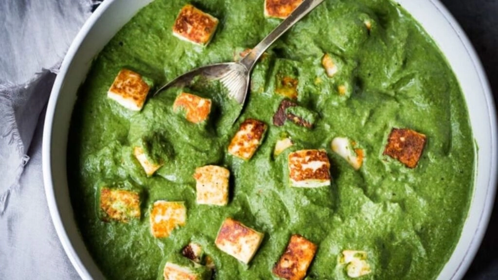 Restaurant-Perfect Palak Paneer: Bright, Creamy, Irresistible!