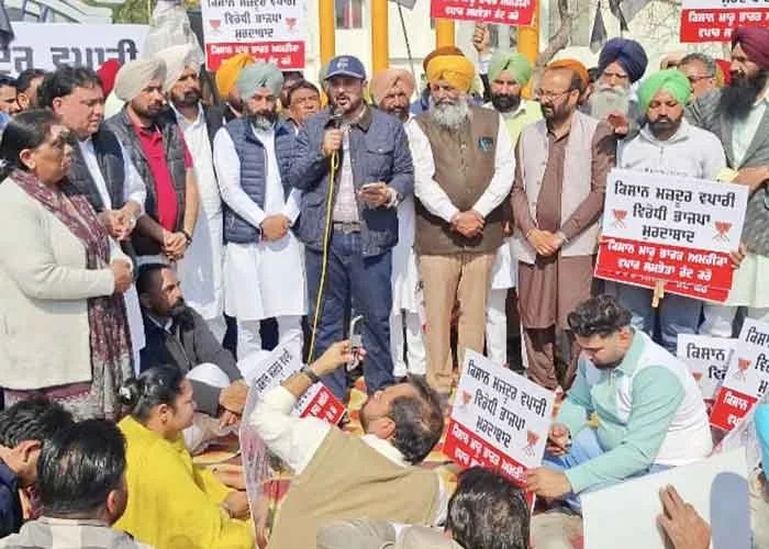 AAP Protests Against Haryana CM Saini, Burns PM Modi Effigy
