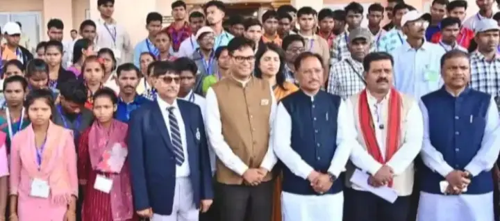Chhattisgarh Maoists Experience Democracy: 120 Visit Vidhan Sabha