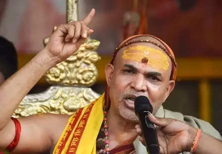 Controversy Grows Over Shankaracharya, Swami Responds to CM Yogi