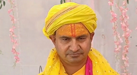 फलाहारी महाराज की CM योगी को पत्र: मुस्लिमों को व्यापार से दूर रखें