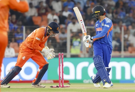 गावस्कर की अभिषेक शर्मा को 'डक' पर सलाह