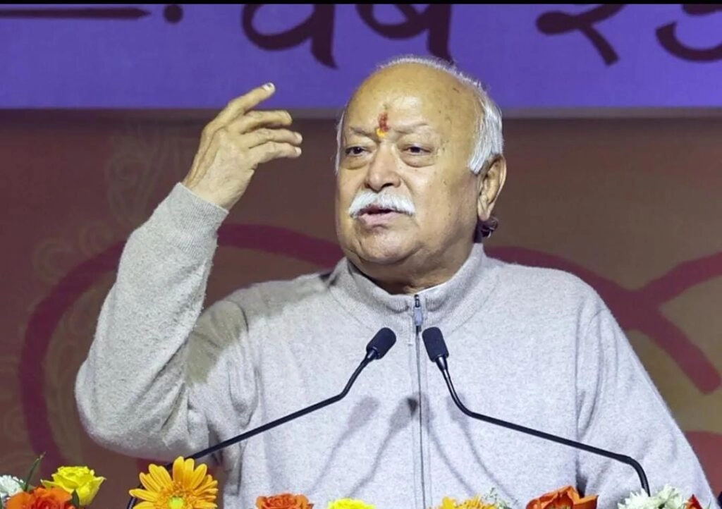 Stones Hit Mohan Bhagwat's Train, Window Glass Broken in Hardoi