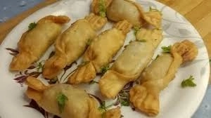 Crunchy Toffee Samosas for Holi: A Treat for Kids and Guests