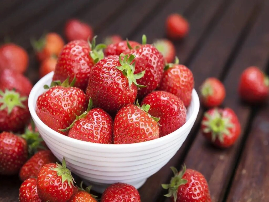 Health Benefits and Uses of Strawberries