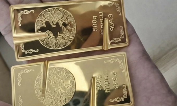 Family Searches 10 Tons of Trash for $217K Gold Bag