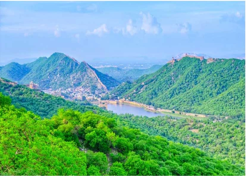 Forest Department Gives 15-Day Ultimatum to Remove Religious Sites in Aravalli