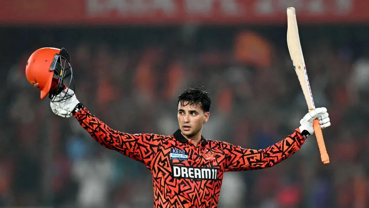 RCB Legend Urges Abhishek Sharma to Emulate Virat Kohli's Style