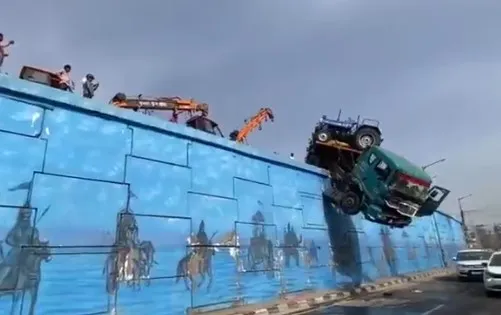Trolley of Tractors Goes Out of Control, Avoids Major Accident