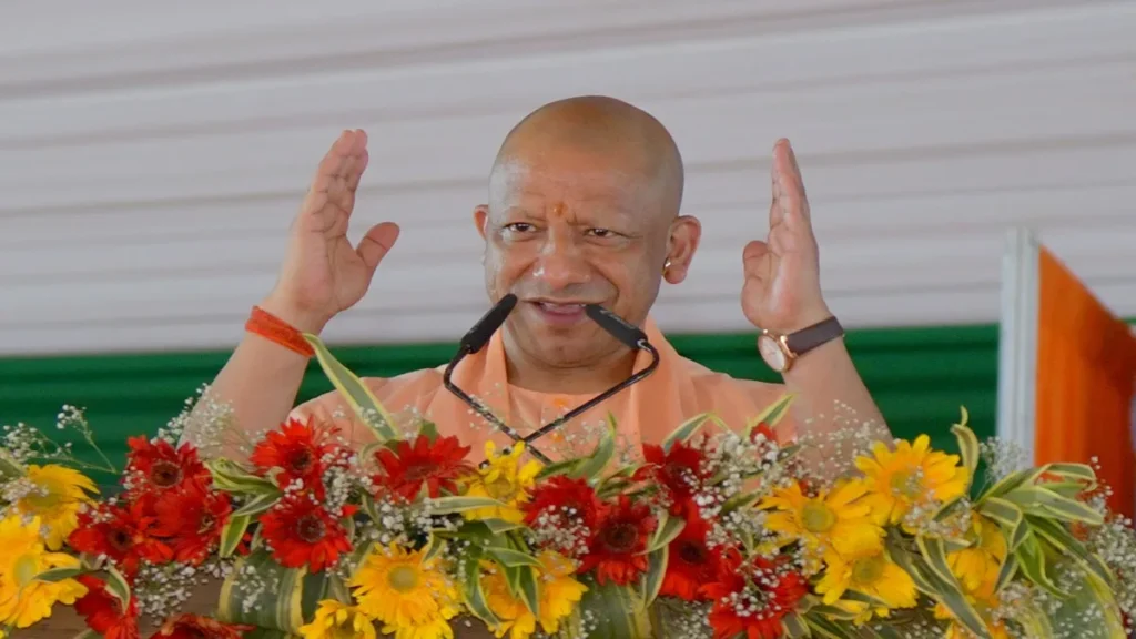 Yogi Adityanath Orders LPG Agencies to Deliver Gas Cylinders Home