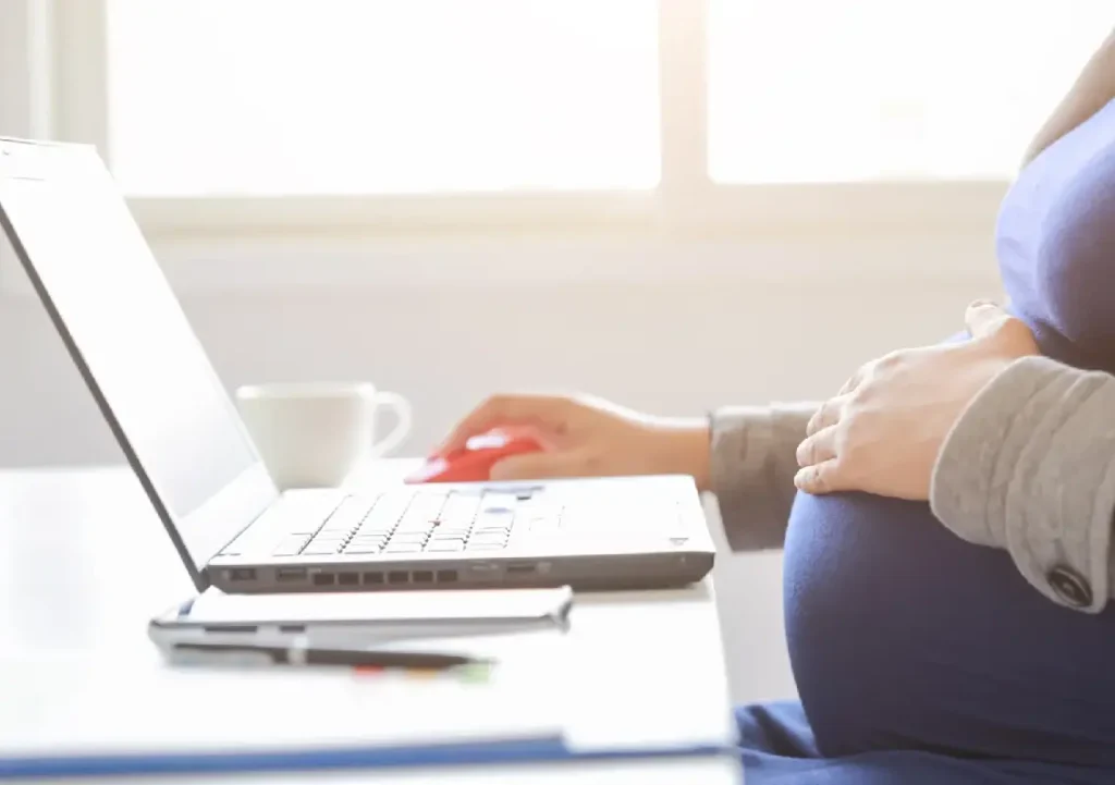 Pregnant Woman’s Reddit Post Sparks Job Struggles Debate