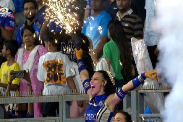 IPL-19: MI Easily Chases Down KKR's 221-Run Target