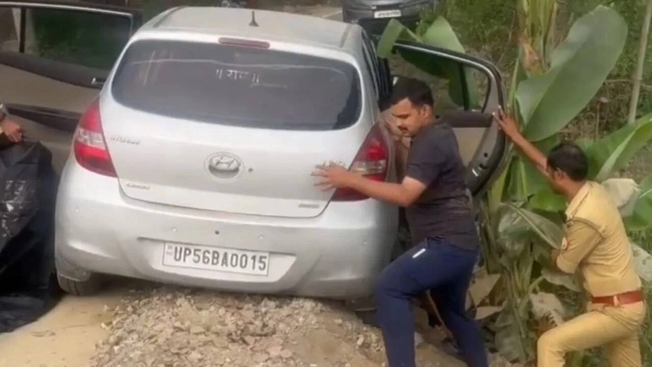 Body Found in Car in Gorakhpur: Alcohol or Murder? Police Investigating