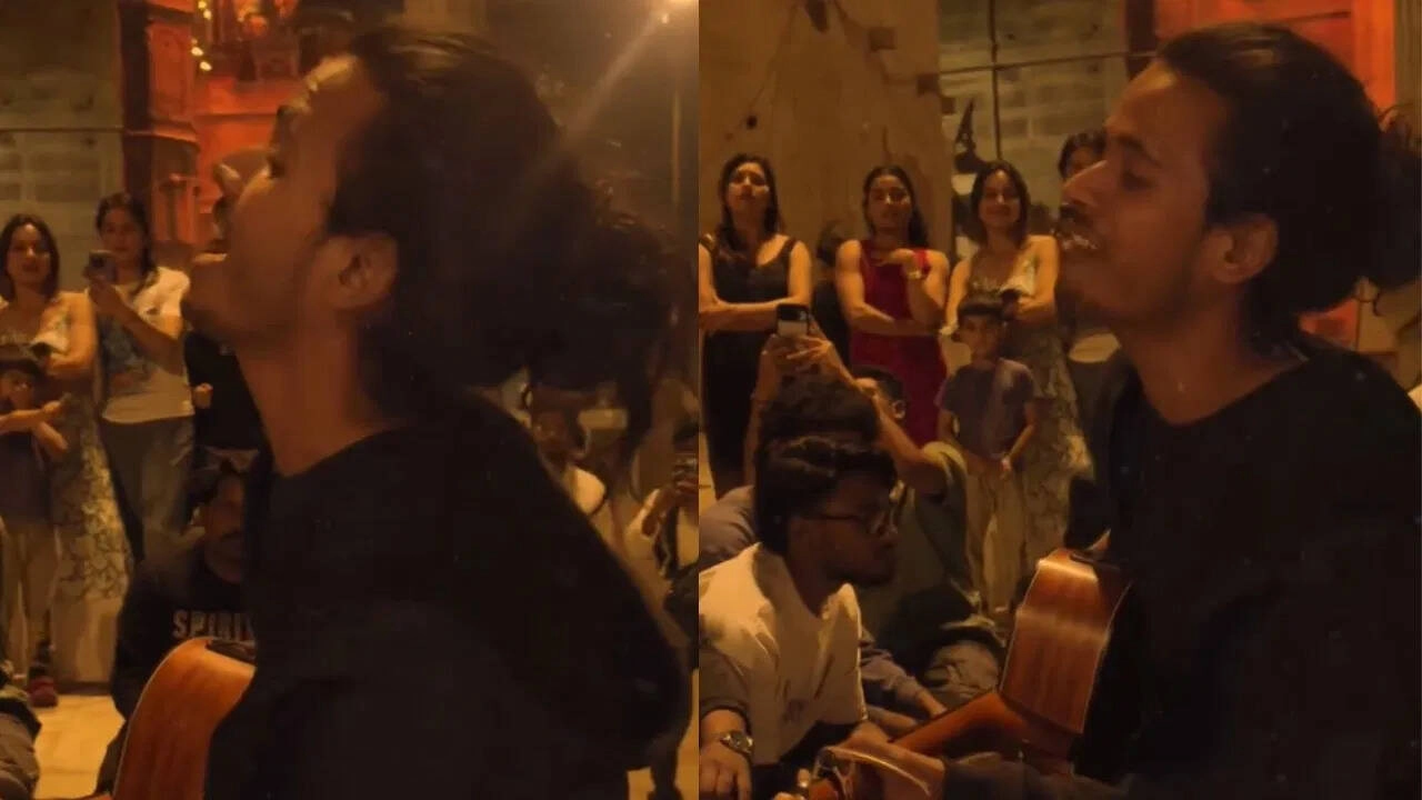 Magical Guitar and Voice at Varanasi Ghats: Viral Music Video