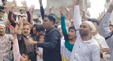 Shia Community Wears Black Bands to Mourning Eid Prayer in Sambhal
