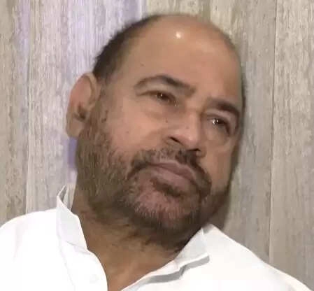 Sadhus Advice to Nitish Kumar: It's Not Lohia's Era
