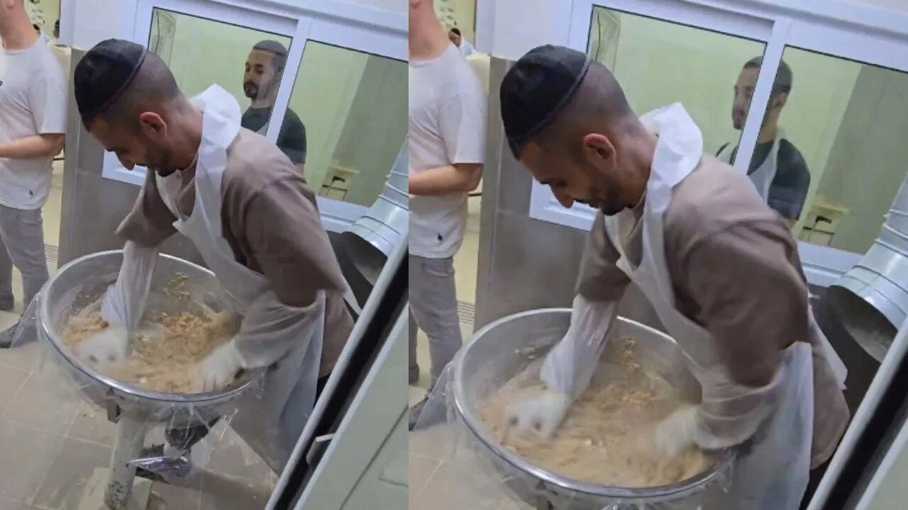Bakery Employee's Skill: Dough Made by Hand in Seconds, Viral Video