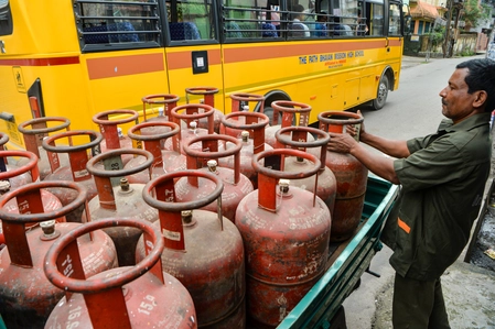 Center Bans 'LPG Charge' in Hotels, Strict Action for Violations