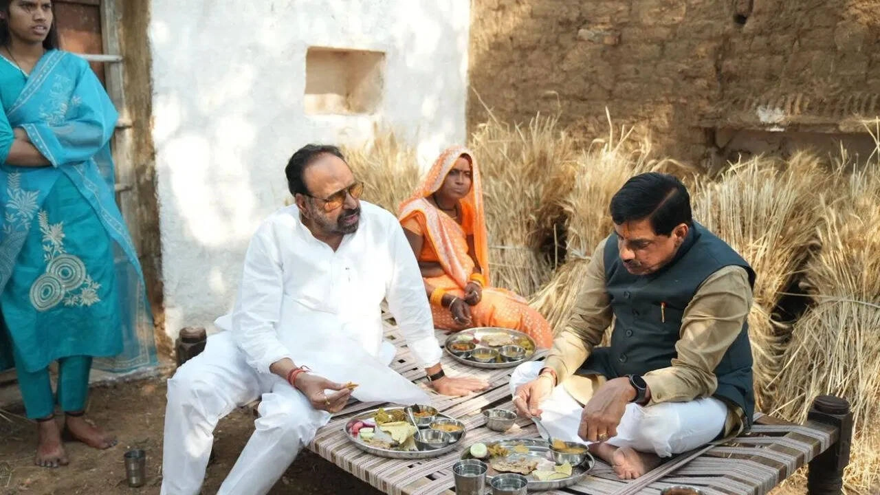 CM Mohan Yadav Celebrates Birthday with Simple Meal at Farmer's Home
