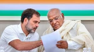 Rahul Gandhi Upset Over Kerala List; Panchayat Meets at Kharge's