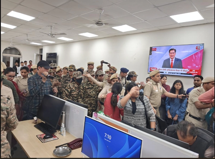 Delhi UNI Head Office Sealed; Journalists Evicted, Media Protests