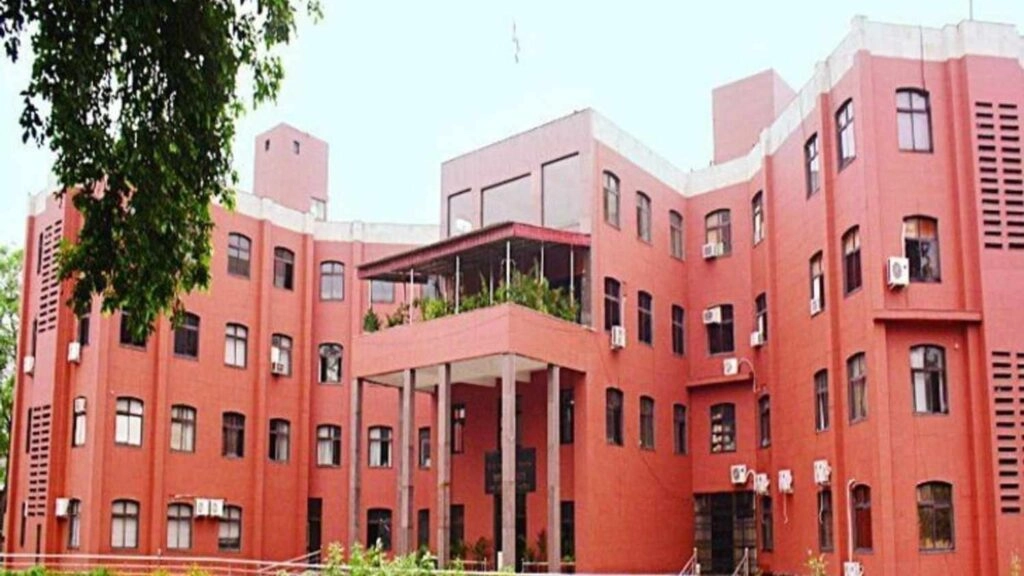 Why was Rs 33 lakh tax issued in Madhavrao Scindia's name?