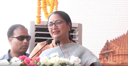CM Rekha Gupta flags off train to Somnath with 1400 pilgrims