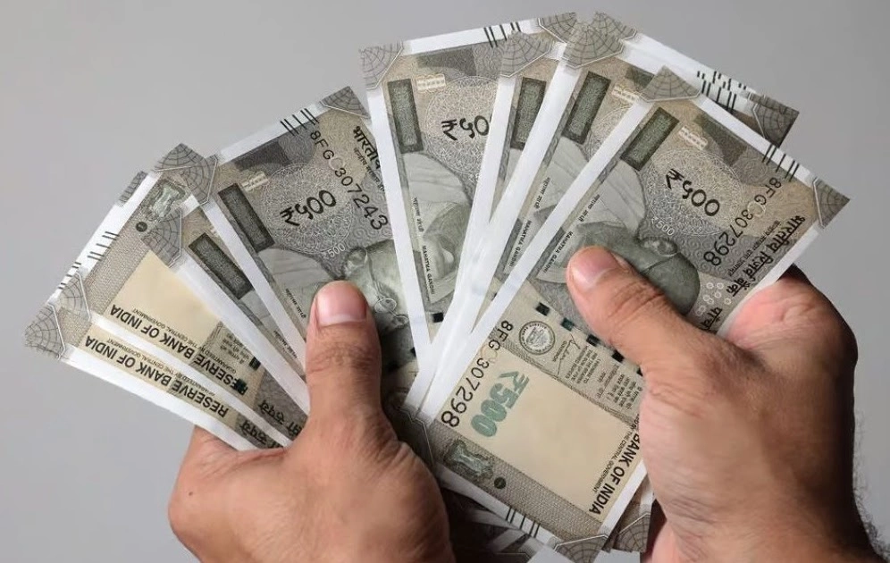 8th Pay Commission: Major Basic Salary Hike to ₹18,000