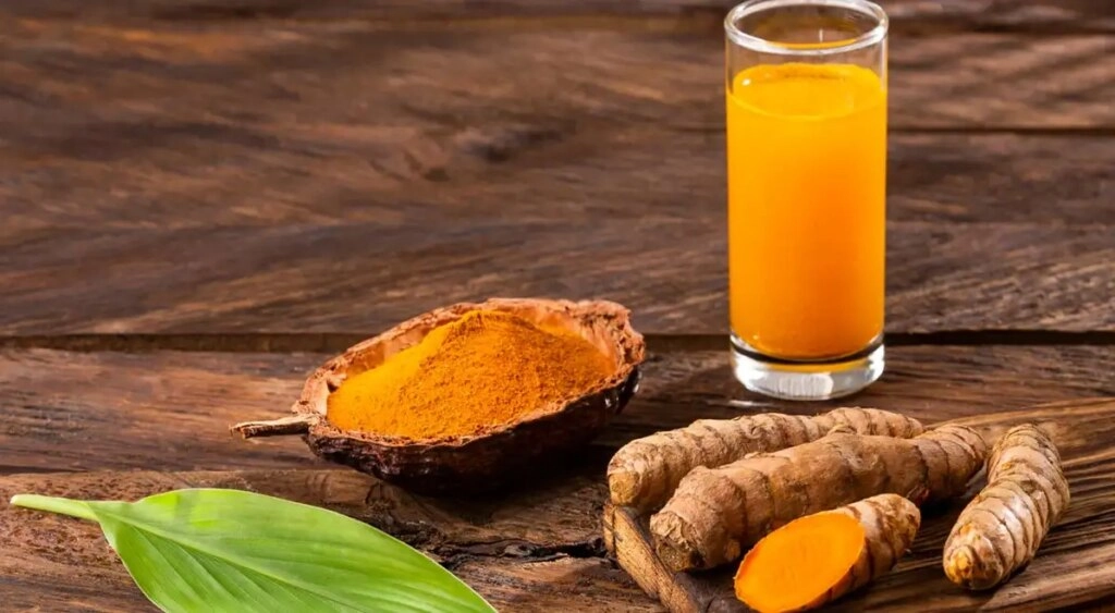 Benefits and Uses of Turmeric Water