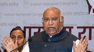 Kharge Questions Lack of Investigation into CM Himanta
