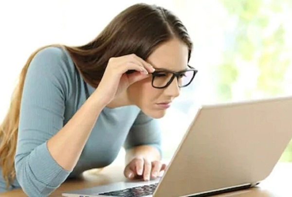 Say Goodbye to Glasses: Try This Naturopathy Remedy