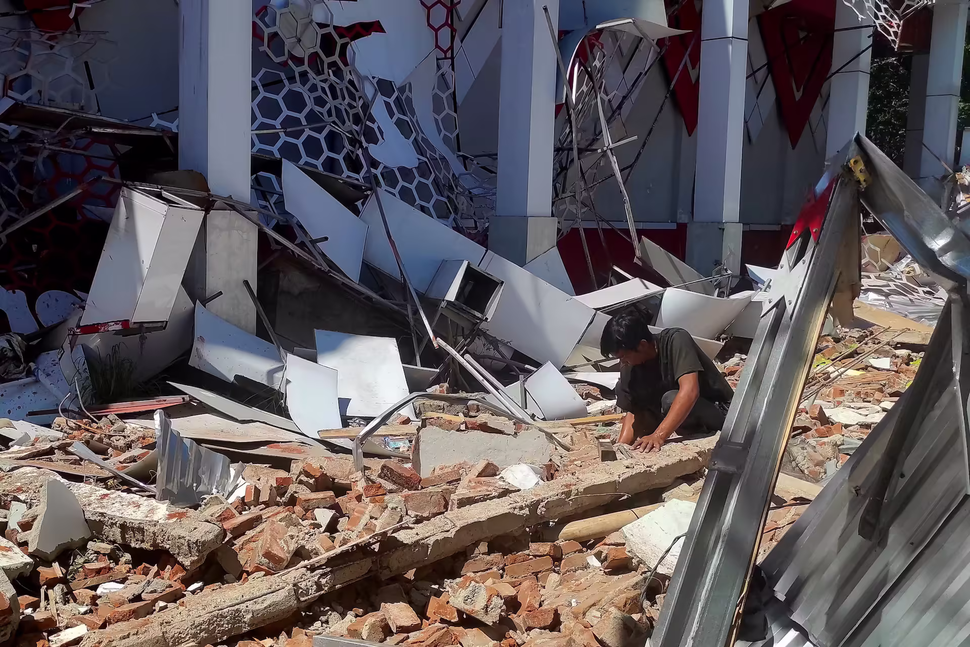Indonesia Earthquake: 1 Dead, Tsunami Alert Issued