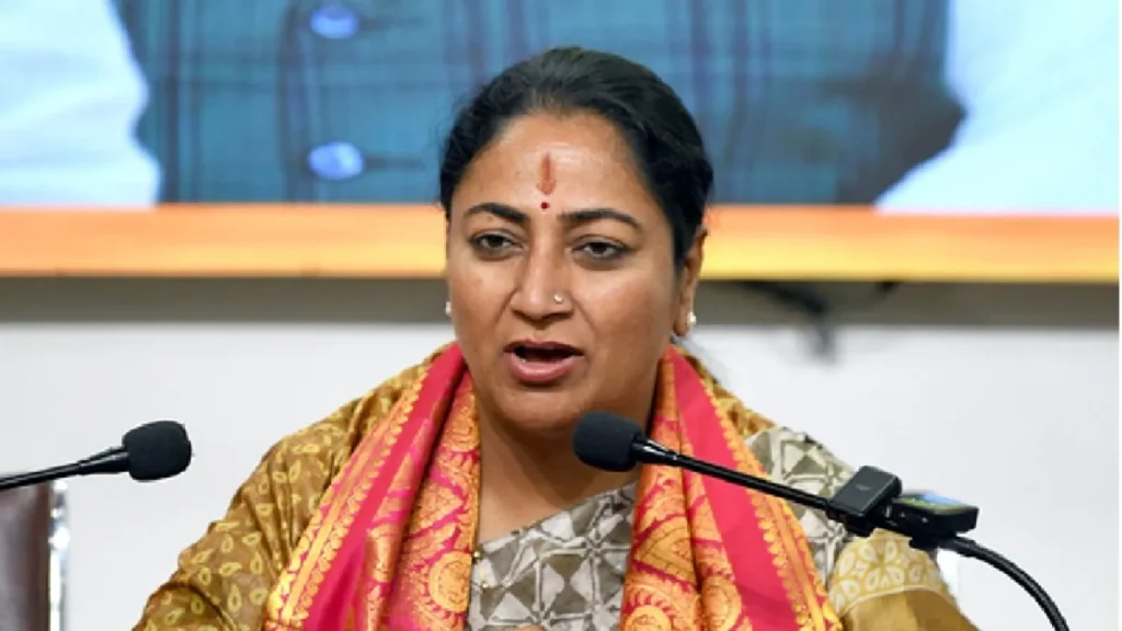 CM Rekha Gupta's Ultimatum to Delhi Private Schools