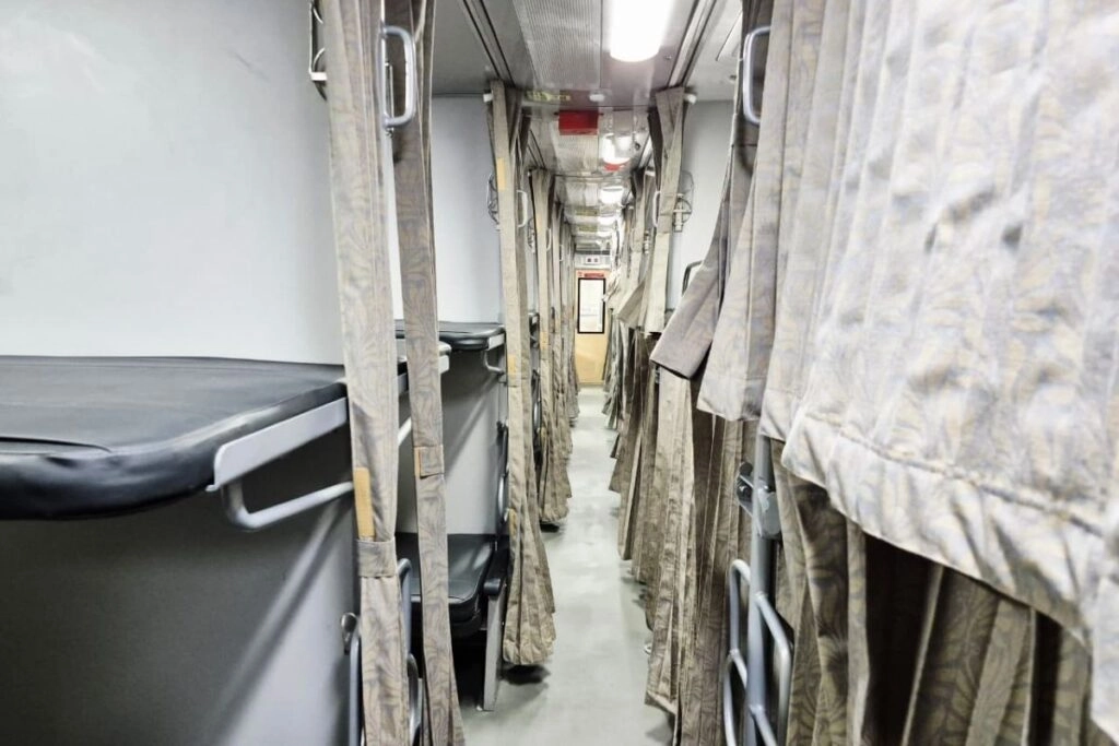 Indian Railways' Rs 6,813 Crore Earnings: Record Scrap Sales & Upgrades