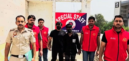 Two Arrested with Illegal Weapons by Delhi East District Staff