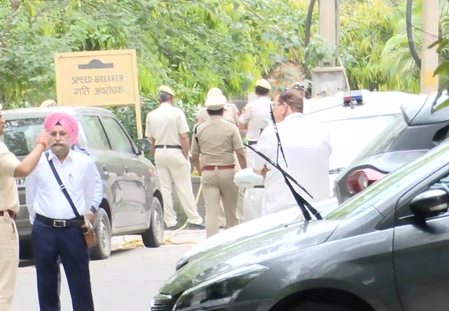 Assam Police Raids Pawan Khera's Home After FIR by CM's Wife